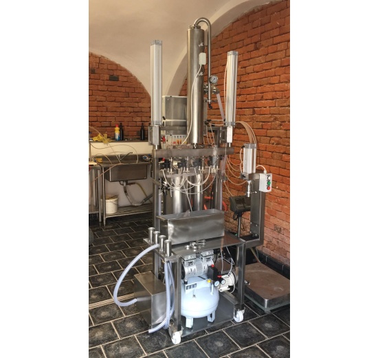 équipement de brasserie,  Ligne de remplissage semi-automatique pour remplir la bière dans des bouteilles en verre