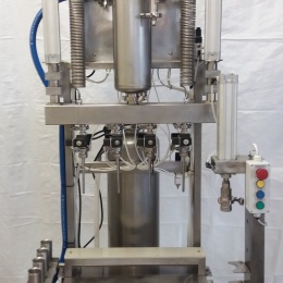 Ligne de remplissage semi-automatique pour remplir la bière dans des bouteilles en verre