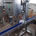 machine de capsulage CM 800, capacité 800 bouteilles / heure