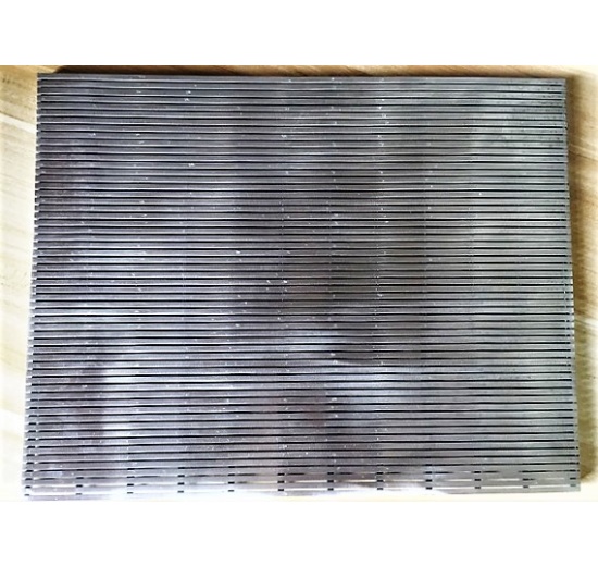 Matériel pour la fabrication du tamis à fentes