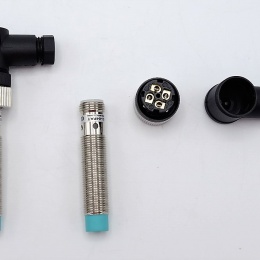 Capteur inductif - un connecteur angulaire de 90°