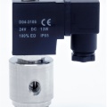 nerezový elektromagnetický ventil s cívkou a konektorem, napětí 24V DC
