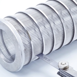 detail štěrbinového síta o průlině 0,55 mm