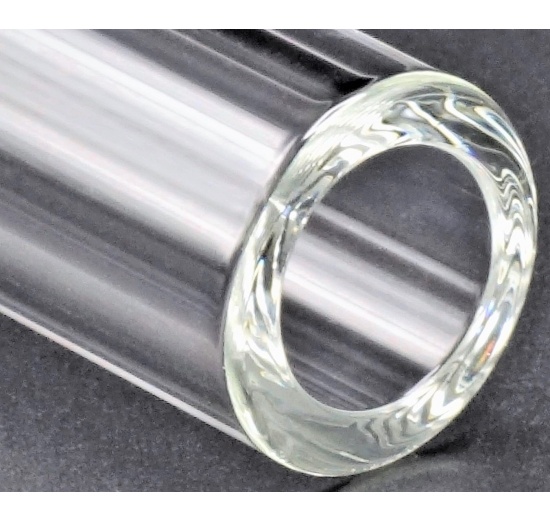 detail borosilikátového skla Simax - síla stěny 4 mm