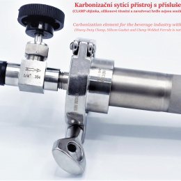 dispositif de carbonatation des boissons avec la possibilité de connexion à un récipient avec un verre fini (non inclus)