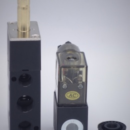 Elektromagnetický rozvaděč 5/2, G 1/8", AC230V