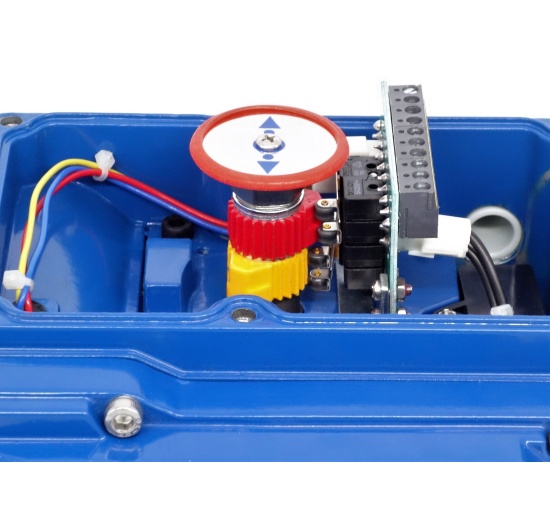 détail d'un servomoteur électrique monotour à commande mécanique