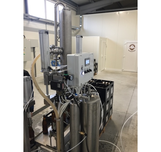 remplisseuse semi-automatique pour le remplissage de boissons dans des bouteilles en verre