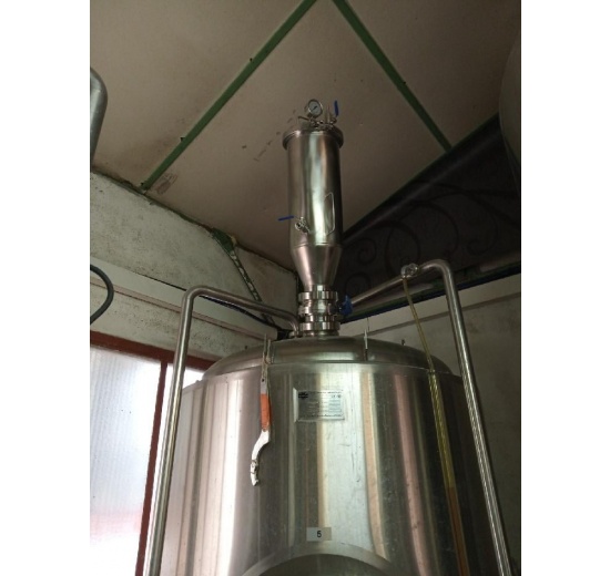 Hopsdrop installé sur le biere tank