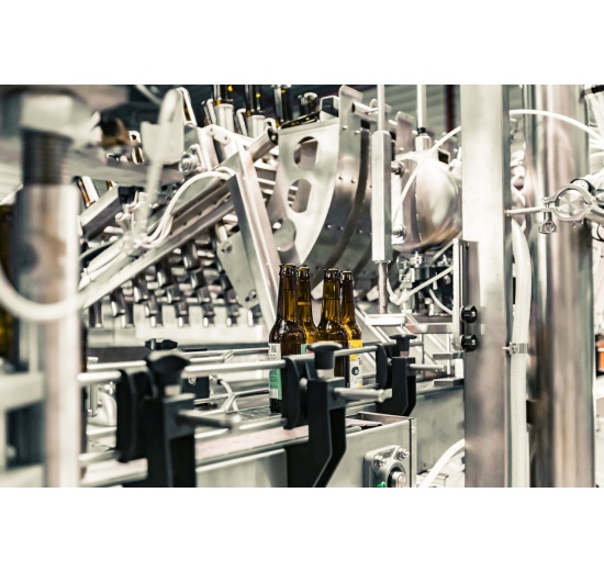 Ligne de remplissage automatique, pulvérisation de bouteilles + remplissage de bouteilles avec une boisson