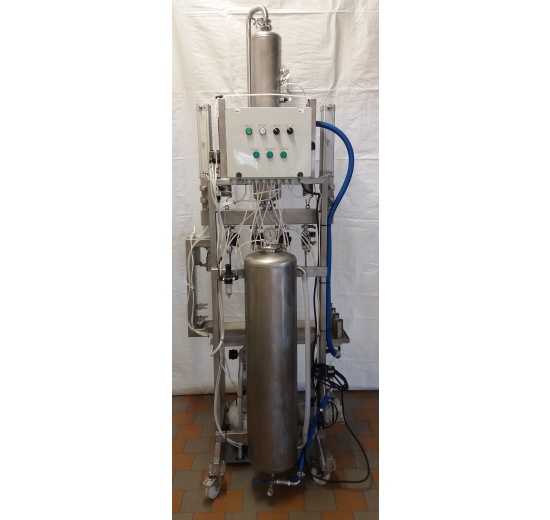 Ligne de remplissage semi-automatique pour le remplissage de bois dans des bouteilles en verre