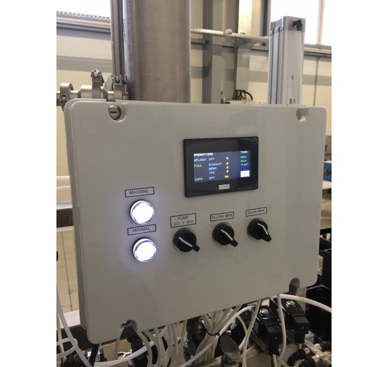 Ligne de remplissage semi-automatique pour remplir la bière dans des bouteilles en verre