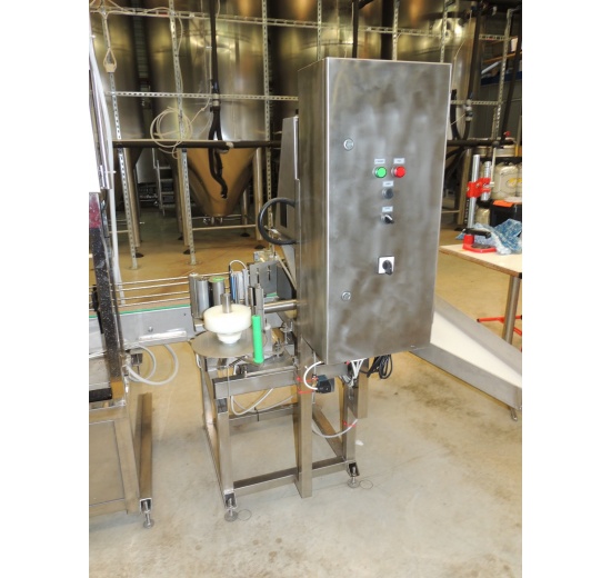 Machine d'étiquetage pour bouteilles en verre