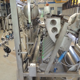 Machine de remplissage automatique (pulvérisation de bouteilles + remplissage de bouteilles avec une boisson)