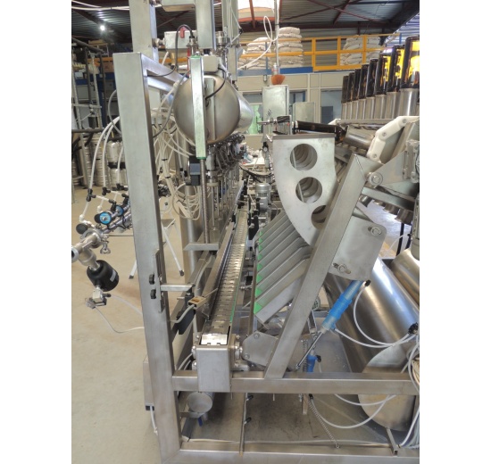 Machine de remplissage automatique (pulvérisation de bouteilles + remplissage de bouteilles avec une boisson)