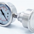 Manomètre tout acier inoxydable, cadran 63 mm, avec membrane de séparation-CLAMP DIN 32676, collier 64 mm 0-1 bar, (CLAMP-64 mm)