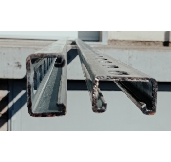 Poutre d'assemblage perforée 41x25, longueur 3m