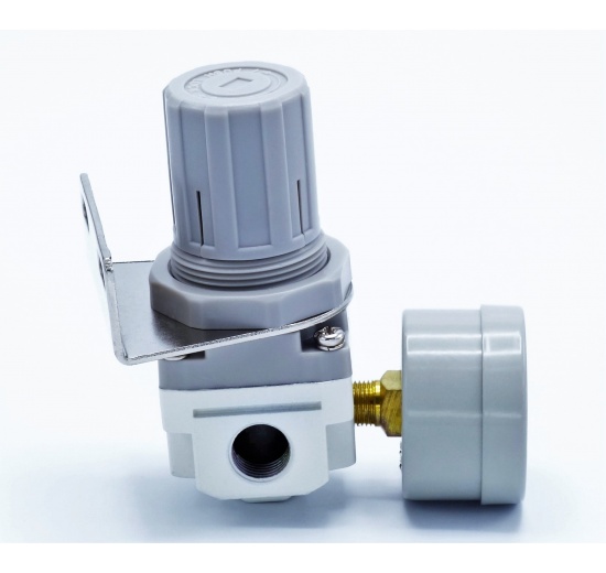 regulační ventil s manometrem s připojovacím závitem G 1/4"