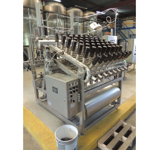 Remplisseuse automatique pour boissons dans une bouteille en verre