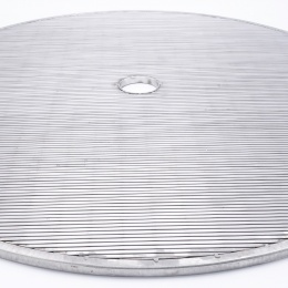 Tamis à fentes pour filtration ouverte du moût dans la salle de brassage