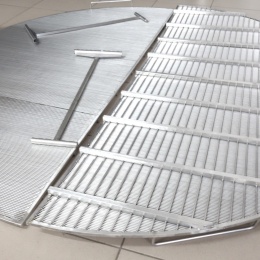 Tamis à fentes pour filtration ouverte du moût dans la salle de brassage